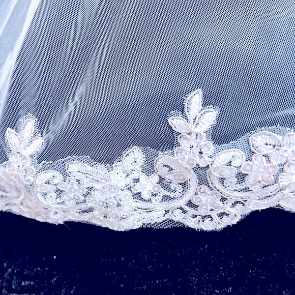 💕White Bridal Wedding Veil with Sequins and Beads. - Picture 5 of 8